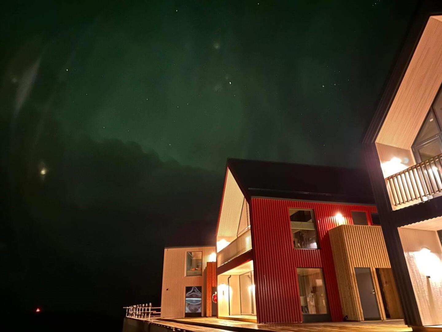 Stor Moderne Leilighet I Henningsvaer, 70 Kvm Esterno foto