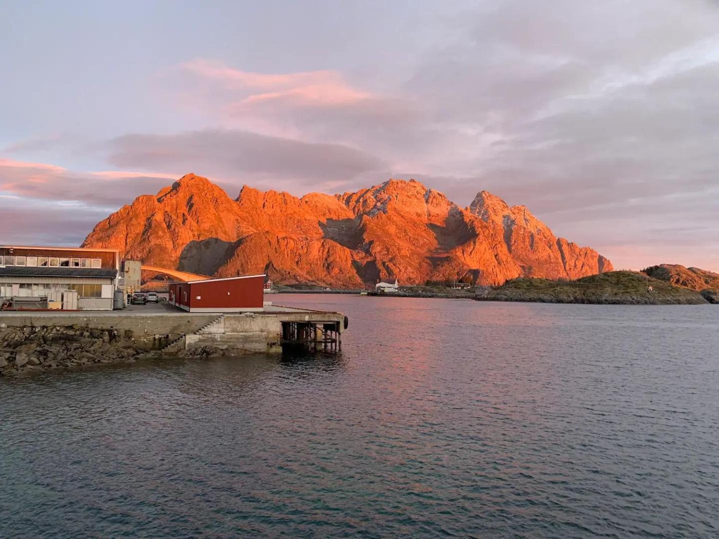 Stor Moderne Leilighet I Henningsvaer, 70 Kvm Esterno foto