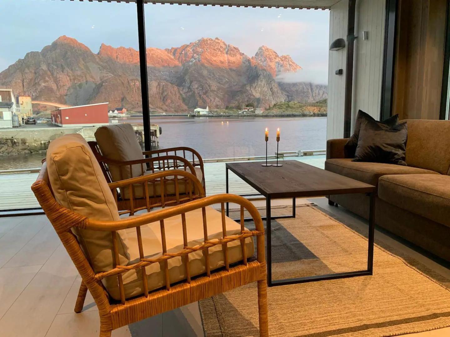 Stor Moderne Leilighet I Henningsvaer, 70 Kvm Esterno foto